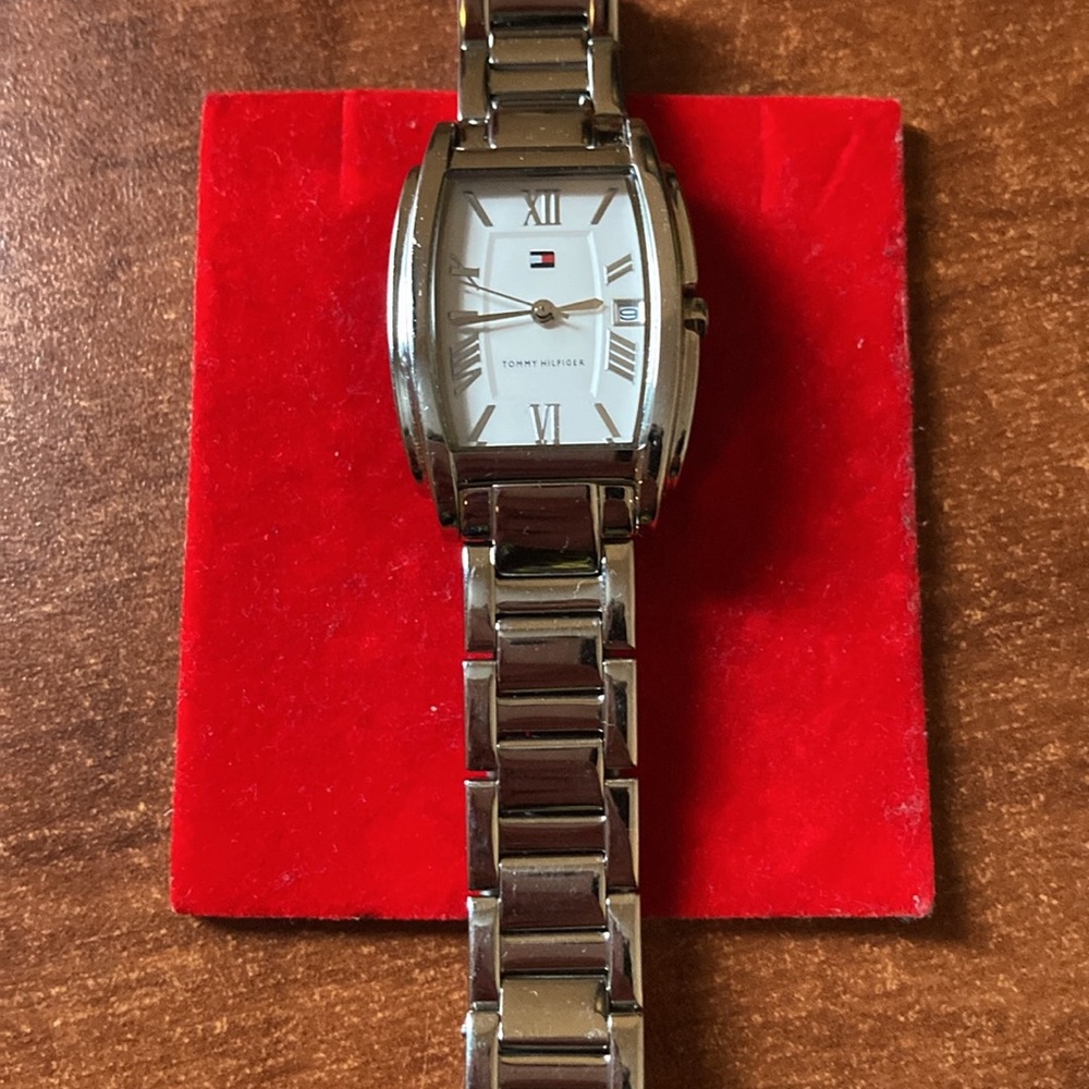 Tommy Hilfiger Silver Tone Women’s Vintage Watch